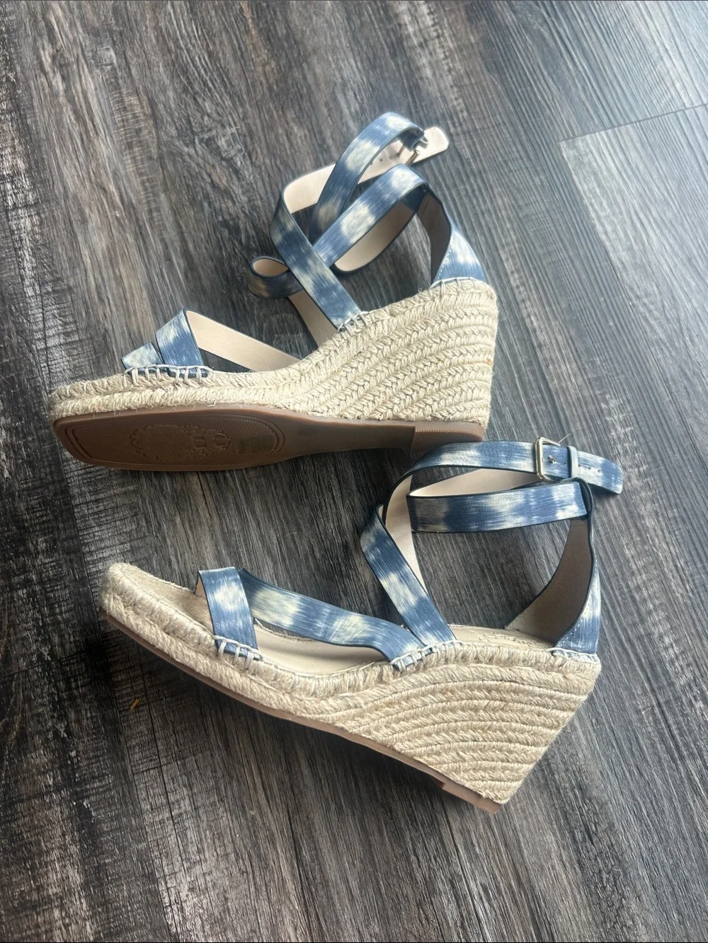 Vince Camuto Blue Tie-Dye Crisscross Espadrille Sandals